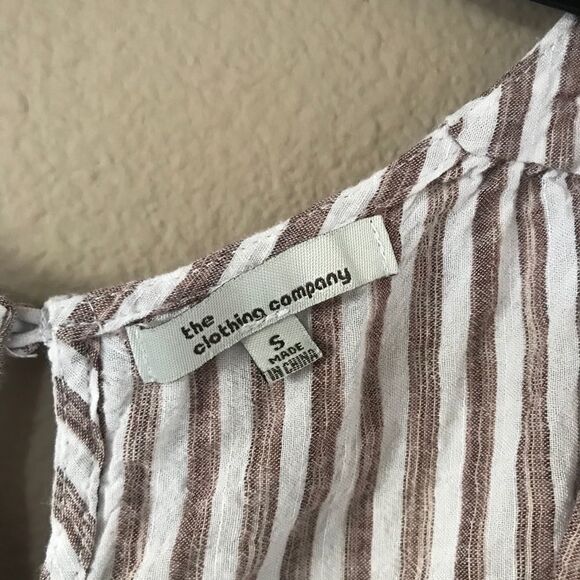 Flowy Striped Wrap Romper - Picture 5 of 6